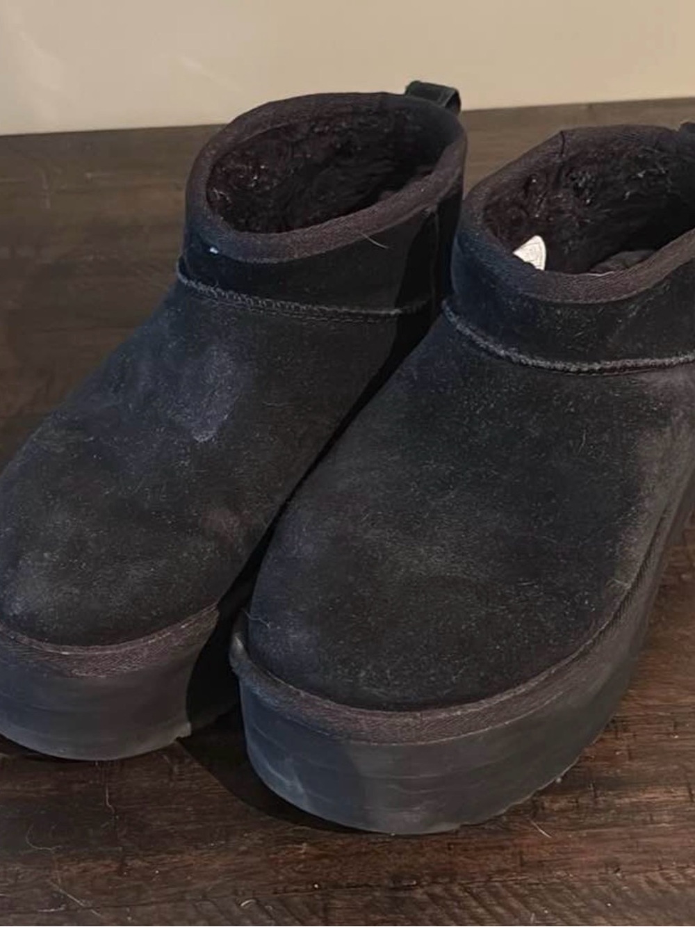 Women's Black Platform mini Ugg size 7